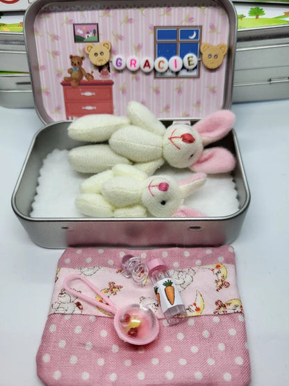 💎 49% OFF! 💎 Bunny Mummy & Baby Plush Pocket Tin – Handmade Easter Collectible with Cozy Blanket (Pink/Blue Ears) 🐇🎁