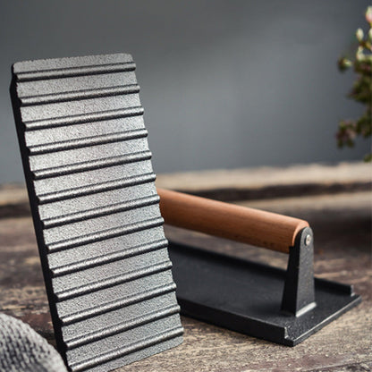 🥳2026 HOT SALE🥳💞50K+ SOLD! 🥩🔥 49% OFF! Cast Iron Steak Press – even heat distribution for perfectly cooked steak & burgers every time. Restaurant-quality grill marks at home – no more takeaway bills! 🍔✨