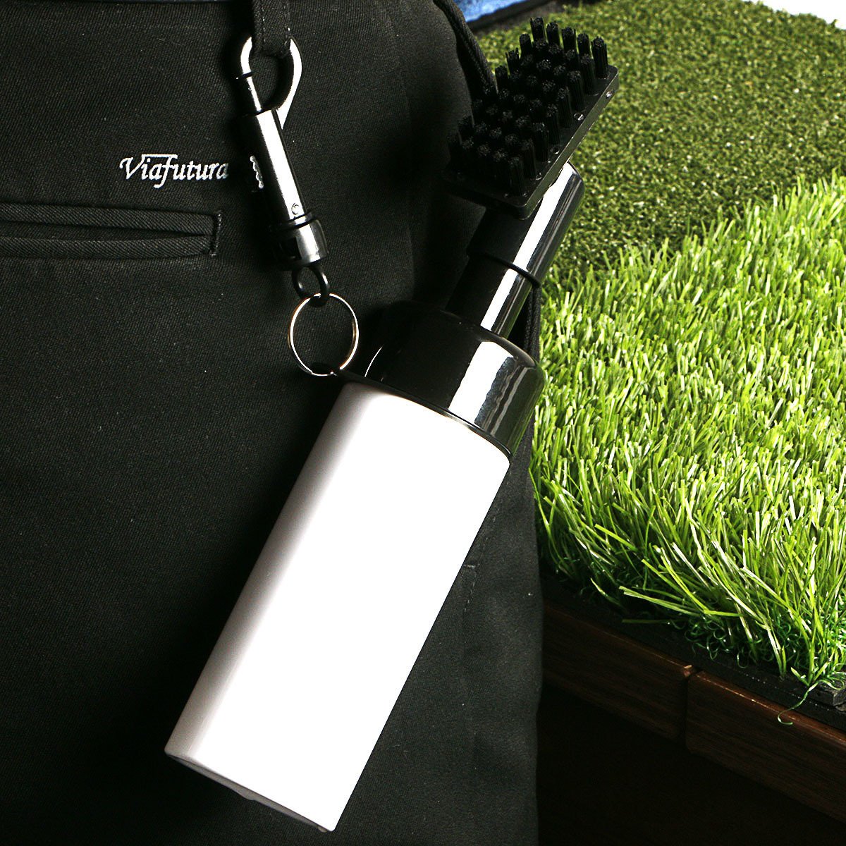 🔥HOT SALE⛳Leak-Proof Golf Club Cleaning Brush with Built-in Water Reservoir – Nylon Bristles, Retractable Clip & Quick-Squeeze Design for Spotless Grooves On the Go