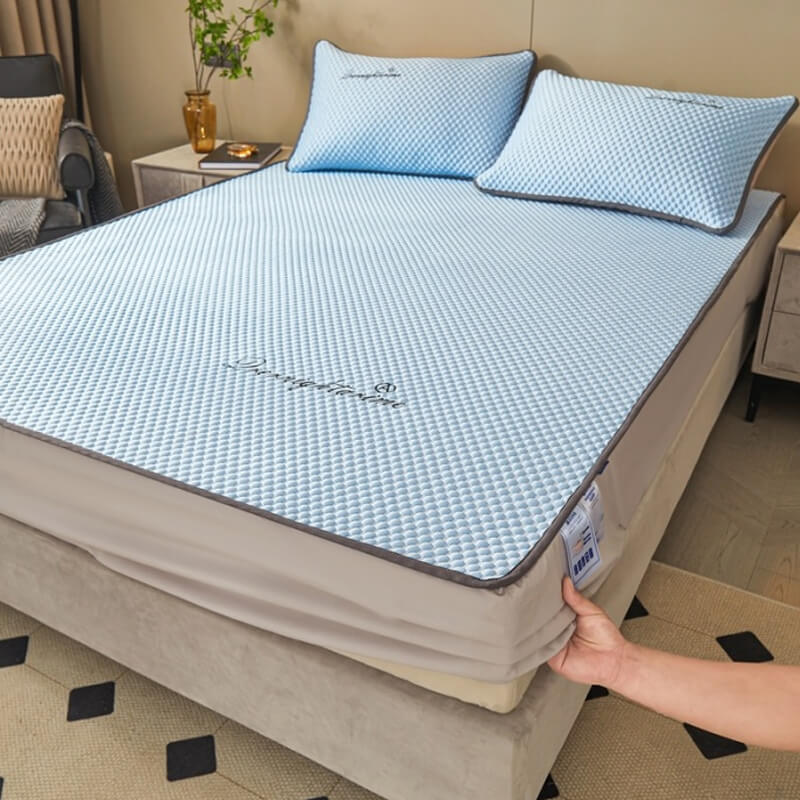 📢Exclusive 49% OFF | Ice Silk Cooling Bedding Set | Moisture-Wicking & Breathable Summer Quilt & Pillowcase | Quick-Dry Lightweight Sleep Comforter