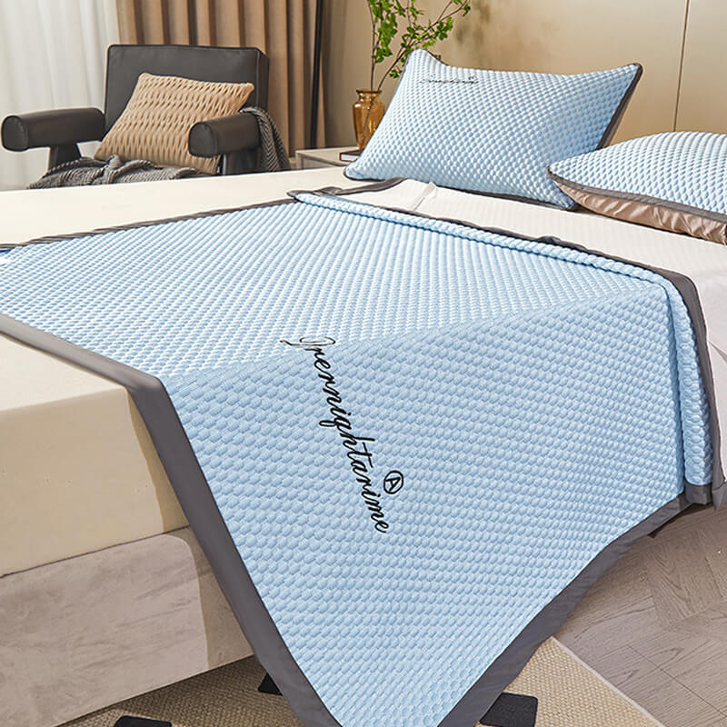 📢Exclusive 49% OFF | Ice Silk Cooling Bedding Set | Moisture-Wicking & Breathable Summer Quilt & Pillowcase | Quick-Dry Lightweight Sleep Comforter