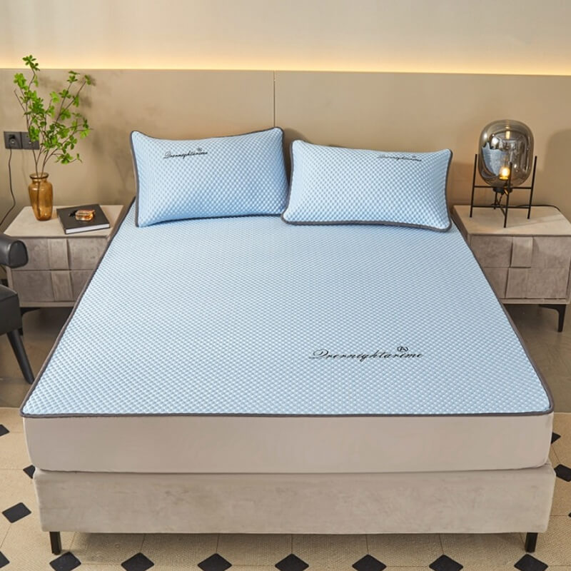 📢Exclusive 49% OFF | Ice Silk Cooling Bedding Set | Moisture-Wicking & Breathable Summer Quilt & Pillowcase | Quick-Dry Lightweight Sleep Comforter